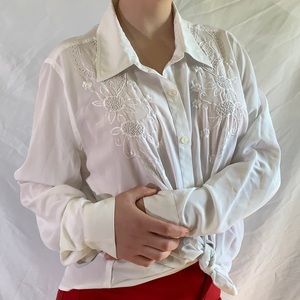 Liz Baker Women’s Buttoned Collared Shirt White w/ Detailed Embroidery Size 18